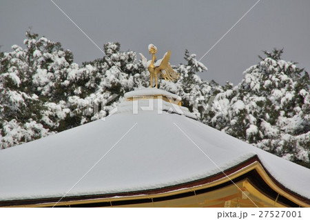 雪化粧の金閣寺 27527001