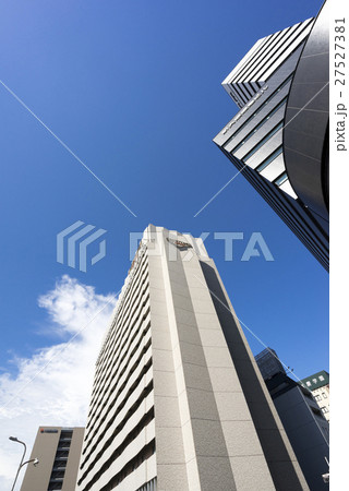 新大阪駅前の街並みビル群晴天青空の風景景色 27527381