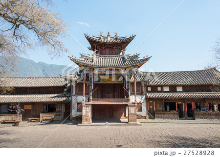 雲南省大理 沙渓古鎮の古戯台 27528928