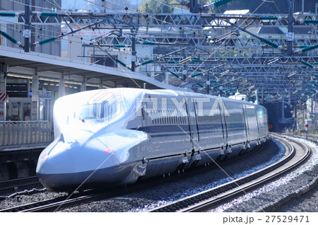 小田原駅を通過するN700A型新幹線 27529471