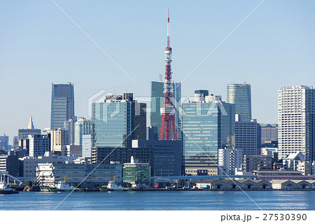 東京タワーと高層ビル群の写真素材