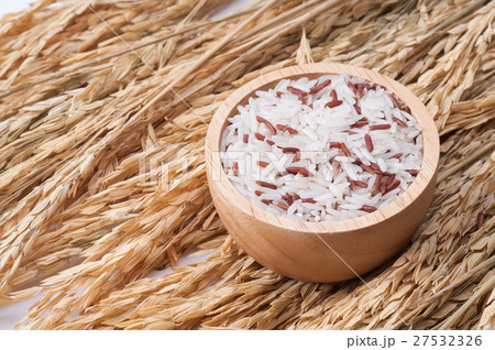 Mixed rice and Rice-berry On wooden bowl. 27532326