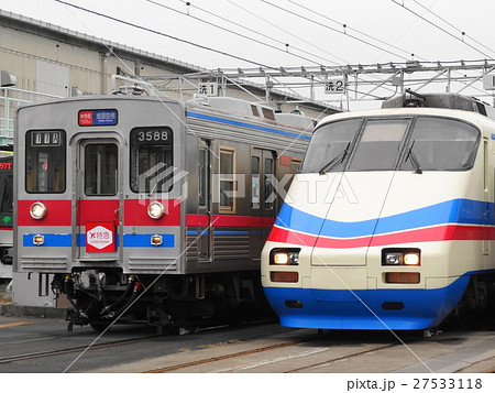 京成3500形・未更新車と2代目スカイライナー・AE100形の写真素材 [27533118] - PIXTA