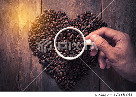 Man hand holding coffee cup and coffee bean Man hand holding coffee cup and coffee bean 27536843