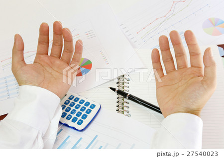 ビジネスが行き詰まり資料とデータを分析する Got Stuck!! Analyzing data ビジネスが行き詰まり資料とデータを分析する Got Stuck!! Analyzing data 27540023