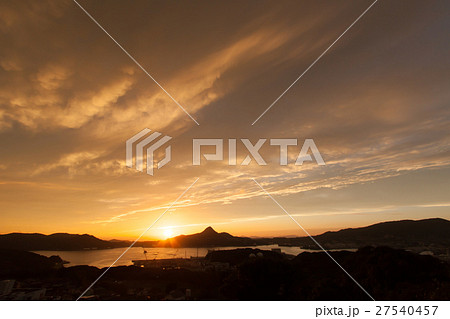 秋の夕日に照らされる雲２ 27540457
