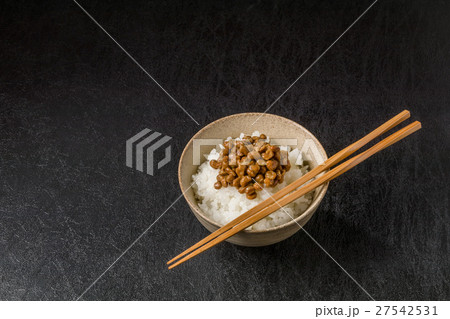 藁入り納豆とご飯Natto(Fermented food of the soybean) 藁入り納豆とご飯Natto(Fermented food of the soybean) 27542531