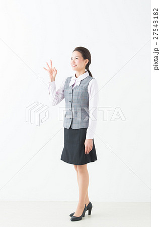 事務の女性(全身) 事務の女性(全身) 27543182
