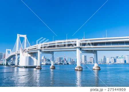 【東京都】レインボーブリッジ・都市風景 27544909