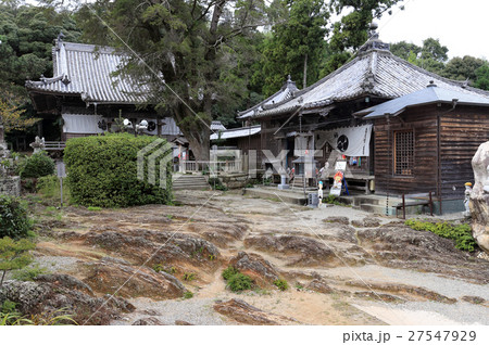 四国霊場第14番札所「常楽寺」流水岩の庭、本堂と大師堂、あららぎ大師 四国霊場第14番札所「常楽寺」流水岩の庭、本堂と大師堂、あららぎ大師 27547929