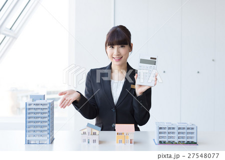 若い女性、不動産管理 27548077