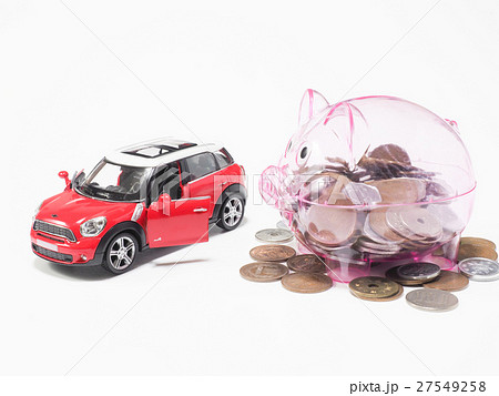 豚の貯金箱とミニカー 豚の貯金箱とミニカー 27549258