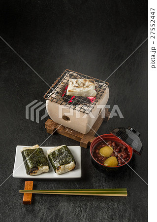 やきたてお餅　日本食　Dish Japanese foods of the rice cake 27552447