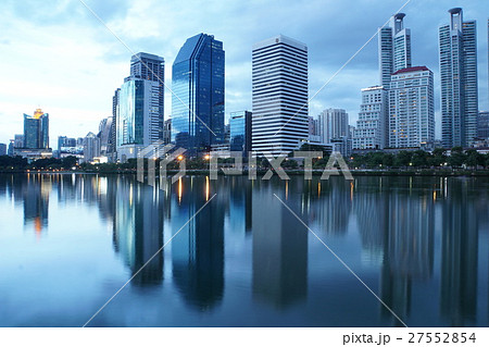 Evening View of Bangkok City（タイ国バンコク都の街並み、夕景） 27552854