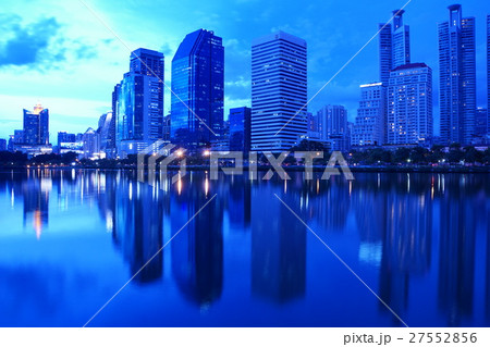 タイ国バンコクの美しい夜景(Beautiful View of Bangkok, Thailand) タイ国バンコクの美しい夜景(Beautiful View of Bangkok, Thailand) 27552856