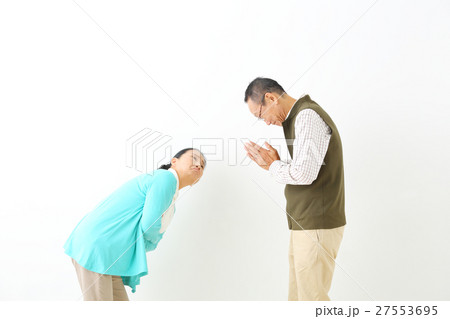 喧嘩するシニア夫婦 27553695