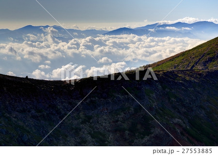 八ヶ岳連峰・硫黄岳稜線と雲上の奥秩父連山 27553885