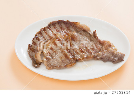 牛肉イメージ　リブロース　ステーキ 27555314