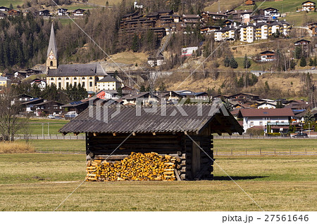 Ski resort town Matrei in Osttirol, Austria 27561646