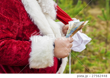Santa Claus with euro banknotes and gift bag 27562448