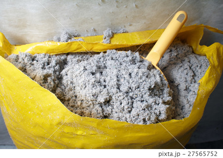 cellulose insulation made from recycled paper 27565752