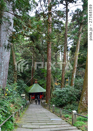 秋の油山寺 27568589