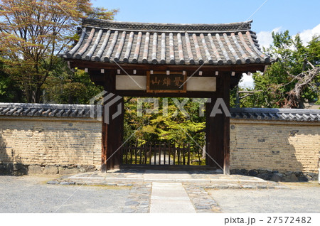 覚雄山 鹿王院の「山門」(京都市右京区嵯峨北堀町) 覚雄山 鹿王院の「山門」(京都市右京区嵯峨北堀町) 27572482