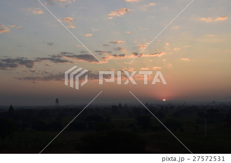 バガンの夜明け 27572531
