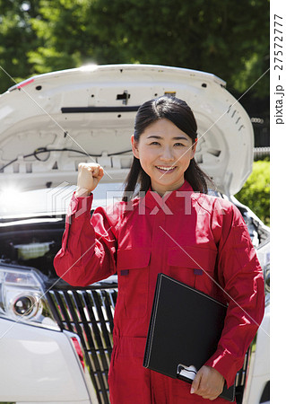 ロードサービス　整備士　メカニック　車検　女性　トラブル　自動車　車　故障　ビジネス 27572777