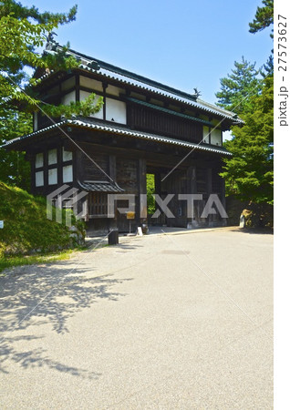 弘前城の「南内門」（弘前公園／青森県弘前市） 27573627