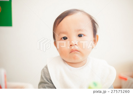 1 year old 27575260