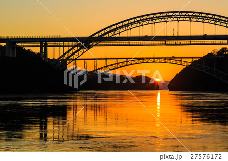 西海橋の夜明けと日の出 27576172