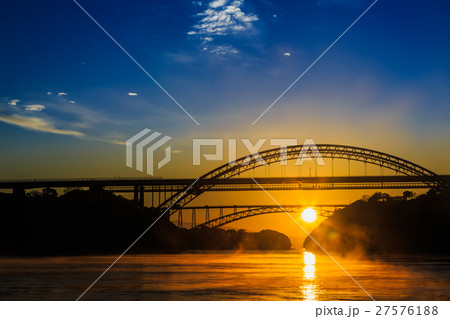 西海橋の夜明けと日の出 27576188