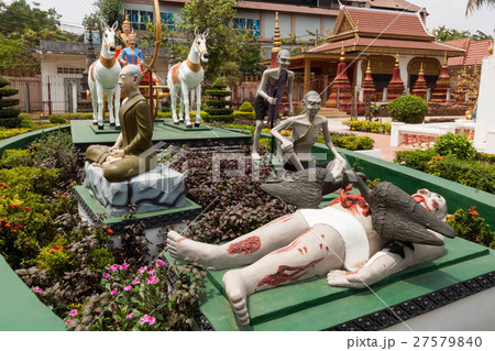 カンボジアのワット・プリア・プロム・ラス寺内の四門出遊の像 カンボジアのワット・プリア・プロム・ラス寺内の四門出遊の像 27579840