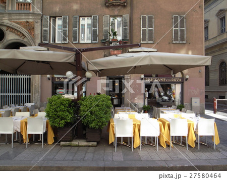 ミラノのオープンレストラン 27580464
