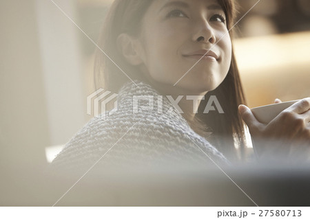 女性　ポートレート 27580713