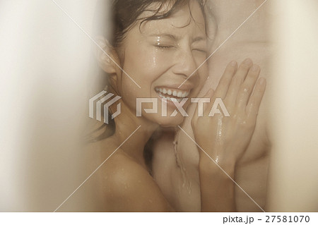 ロマンチックなカップル ロマンチックなカップル 27581070