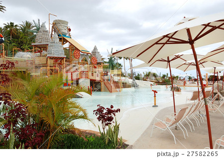 The kids playing in water attractions in Siam The kids playing in water attractions in Siam 27582265