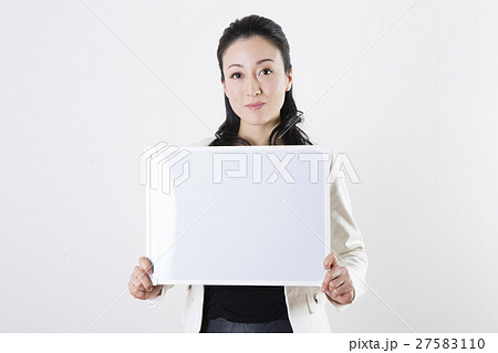 女性のポートレート 27583110