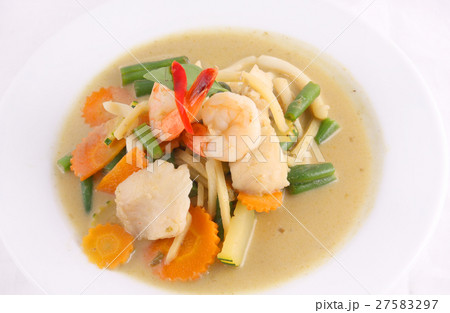 Prawn green curry, Thai popular food. Prawn green curry, Thai popular food. 27583297