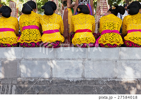 Balinese women in temple 27584018