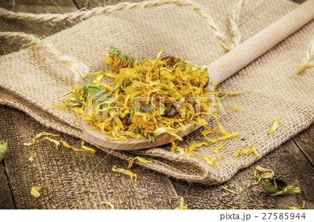 Dry yellow calendula Dry yellow calendula 27585944