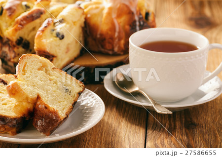Braided sweet brioche with cheese and cranberries. 27586655