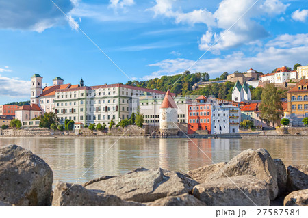 Schaibling Tower on side of Inn river in Passau 27587584