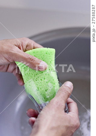 young man washing a glass 27588287