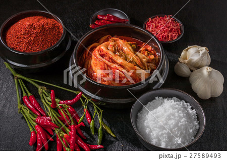 キムチの材料　Materials of the kimchi 27589493