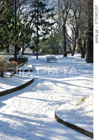 雪景色の公園 27590197