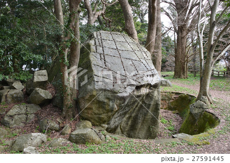 萩城　切割石と貯水池 27591445