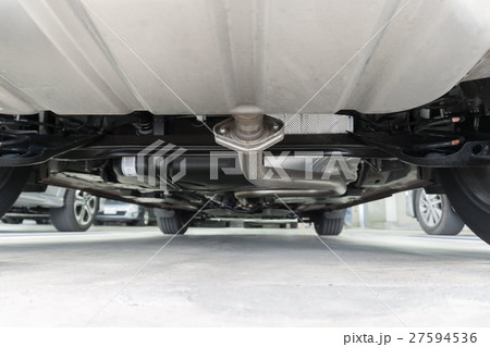 自動車 下回り  27594536