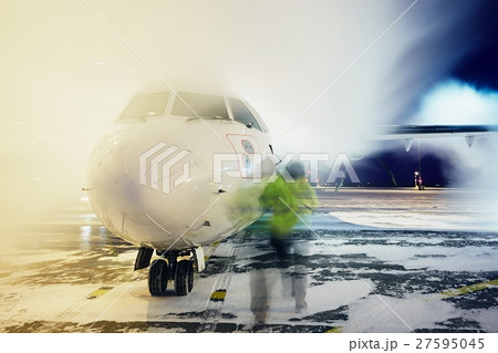 Deicing of the airplane 27595045